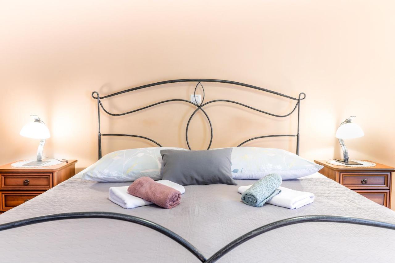 Bed & Breakfast Kastel Žbandaj Zewnętrze zdjęcie