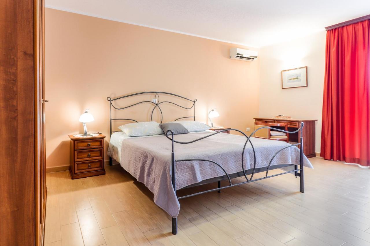 Bed & Breakfast Kastel Žbandaj Zewnętrze zdjęcie