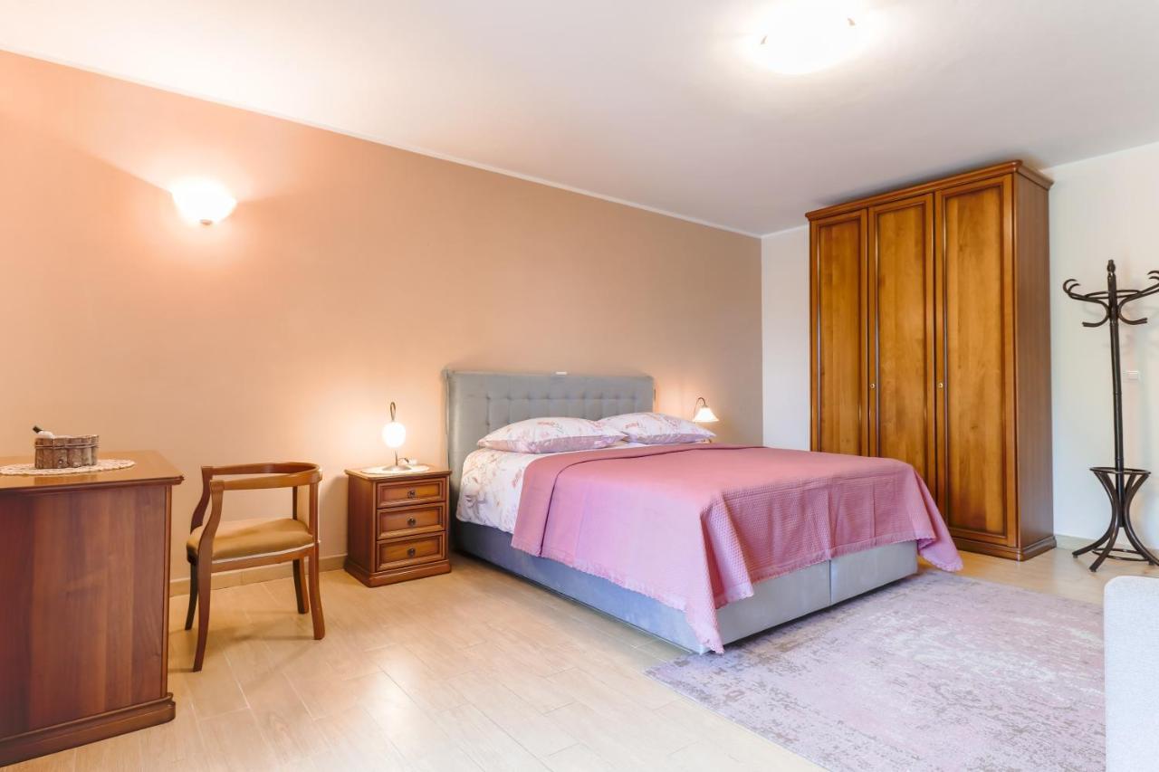 Bed & Breakfast Kastel Žbandaj Zewnętrze zdjęcie