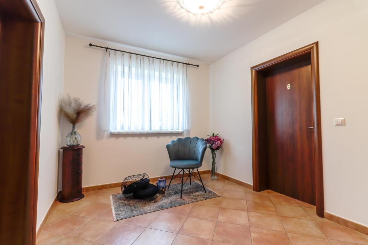 Bed & Breakfast Kastel Žbandaj Zewnętrze zdjęcie