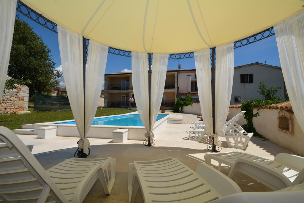 Bed & Breakfast Kastel Žbandaj Zewnętrze zdjęcie